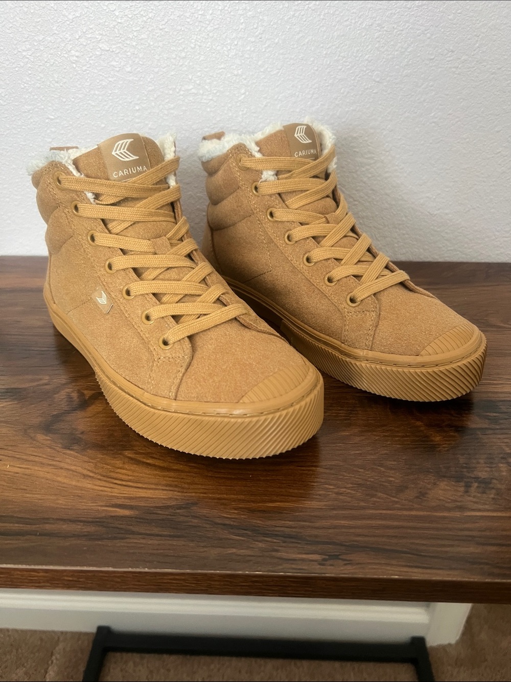 Cariuma OCA Therma Sherpa Lined High Top Sneakers Women's Size 8 Men's Size 6.5 - Picture 2 of 13